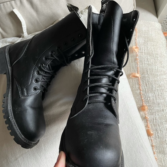 Vegetarian Shoes Combat Boot - Picture 7 of 9